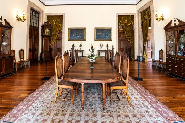 Mafra, Portekiz - 11 Nisan 2025: Mafra Ulusal Sarayı, Manastır ve Bazilika. Fransisken Dini Düzeni. Portekiz, Lizbon 'un kuzeyindeki Mafra' da barok mimarisi.