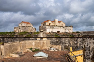 Fort Nossa Senhora da Graca ya da Fort Conde de Lippe Portekiz 'in Alentejo şehrinin kuzeyinde yer alır..