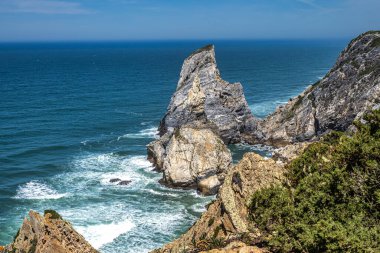 Praia Da Ursa 'nın Atlantik kıyısındaki Cabo Da Roca yakınlarındaki Ursa Sahili, Sintra, Portekiz