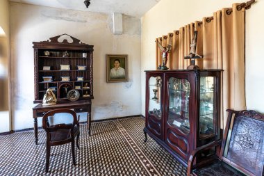 Sao Luis, Brezilya - 11 Ocak 2025: Brezilya 'nın kuzeydoğusundaki Sao Luis şehrinin tarihi merkezi olan Praca Joao Lisboa' da Nossa Senhora do Carmo manastırı ve kilisesi