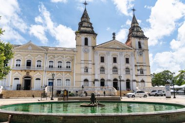 Sao Luis, Brezilya - 11 Ocak 2025: Metropolitana Katedrali ve Sao Luis do Maranhao 'daki piskoposluk sarayı cephesi, Nossa Senhora da Vitoria Katedrali başpiskoposluğun merkezidir.