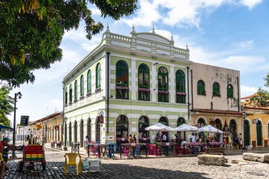 Sao Luis, Brezilya - 11 Ocak 2025: Brezilya 'nın Sao Luis şehrinde Rua da Estrela caddesinde geleneksel Portekiz sömürge mimari rengi ve stili