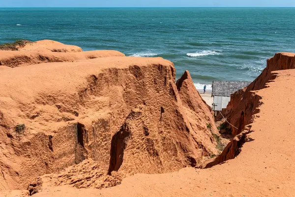 Brezilya 'nın Ceara eyaletindeki Canoa Quebrada Sahili' ndeki kaya oluşumları.