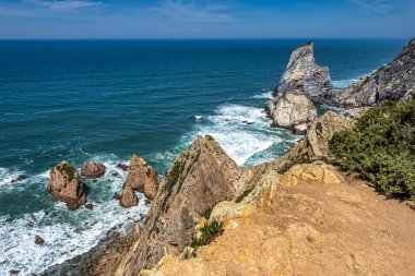 Praia Da Ursa 'nın Atlantik kıyısındaki Cabo Da Roca yakınlarındaki Ursa Sahili, Sintra, Portekiz
