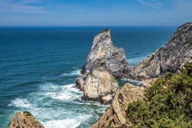Praia Da Ursa 'nın Atlantik kıyısındaki Cabo Da Roca yakınlarındaki Ursa Sahili, Sintra, Portekiz