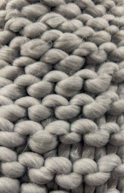 Alpaka, yün, tüy, angora yününden yapılmış süper kalın örgü süveter.