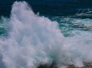 Güney Afrika Cape Town yakınlarındaki Güney Atlantik Kıyısı 'na bakan dalgalar ve dalgalar