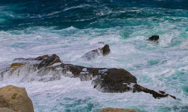Breakwater Onde Che Affacciano Sulla Costa Atlantica Meridionale Vicino Città — Foto Stock