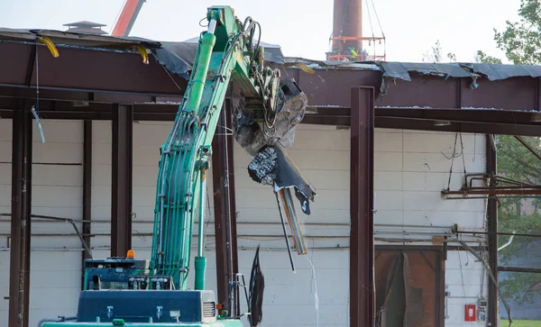 Big Demolition Excavator Rips Building — Stock Photo, Image