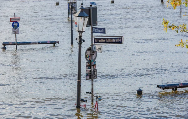 Hamburgo Alemanha Dezembro 2023 Onda Tempestade Inundação Elba Mercado Peixe Fotografias De Stock Royalty-Free