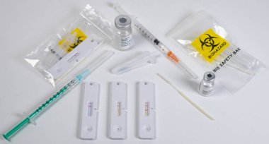 Corona testi SARS-CoV-2 pozitif, test göstergesi 2 kırmızı çubuk