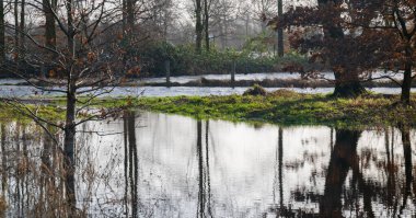 Bir fırtınadan sonra tarlalar ve çayırlar sular altında kaldı.