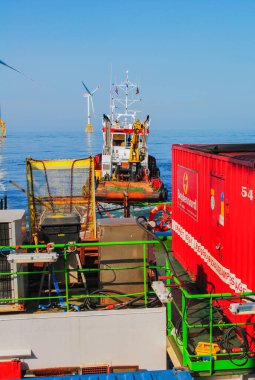 Belçika - Kuzey Denizi, Belçika - Şubat 01, 2024: Rüzgâr enerjisi şirketi yeniden elektrik ve GEOSEA Kuzey Denizi 'nde bir rüzgar çiftliği inşaatına hazırlanıyor