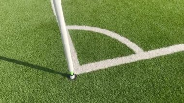 Köşe bayrak futbol mach sırasında bir futbol sahası üzerinde