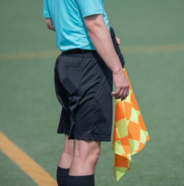 Çizgi hakemleri, yardımcı hakemler futbol maçlarında görevdeler.