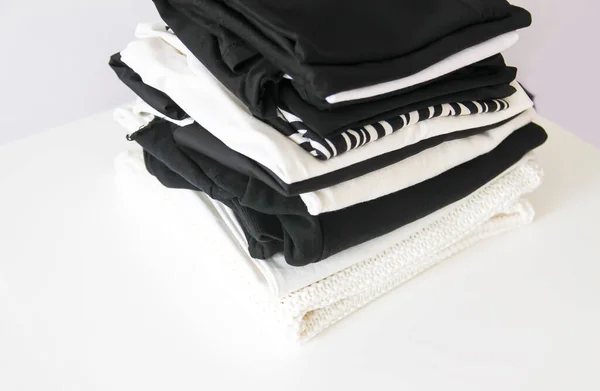 Empilement Vêtements Pliés Colorés Organisation Compacte Rangement Dans Garde Robe — Photo