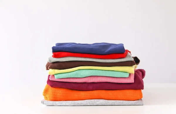 Куча Сложенной Разноцветной Одежды Компактная Организация Хранения Домашнем Шкафу — стоковое фото