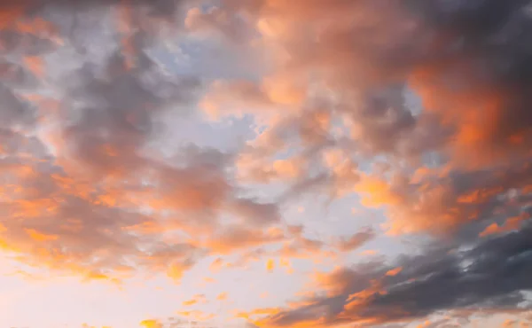 Sonnenuntergang Mit Wolken Dramatische Sommerabendlandschaft — Stockfoto