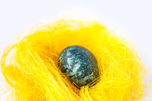 Традиционный Пасхальный Декор Цветное Куриное Яйцо — стоковое фото