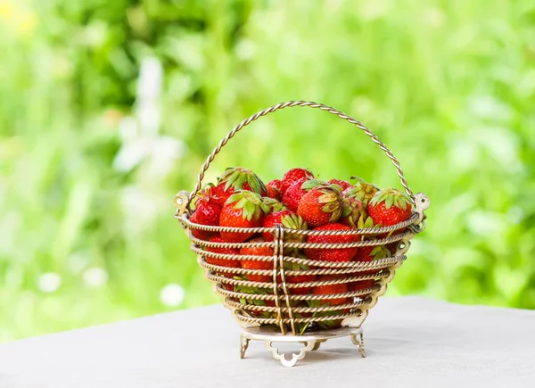 Ripe Red Strawberry Wicker Basket Linen Tablecloth Outdoors Warm Summer — Stock Photo, Image