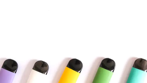 Одноразовые Электронные Сигареты Разных Цветов — стоковое фото