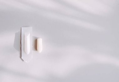 Işık arka planında tıbbi mum fitili.