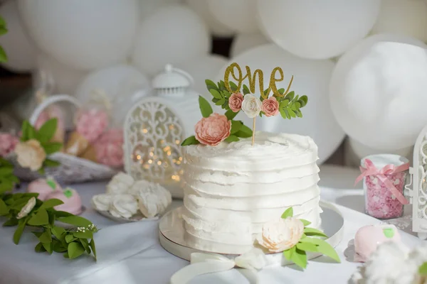 First Birthday Cake White Cream Golden Cake Topper Paper Flowers — Stock Photo, Image