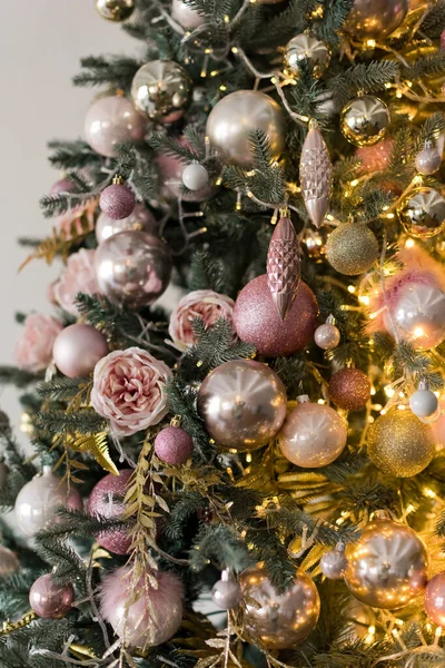 Albero Natale Con Decorazioni Dorate Rosa Carino Concetto Decorazione Natale — Foto Stock