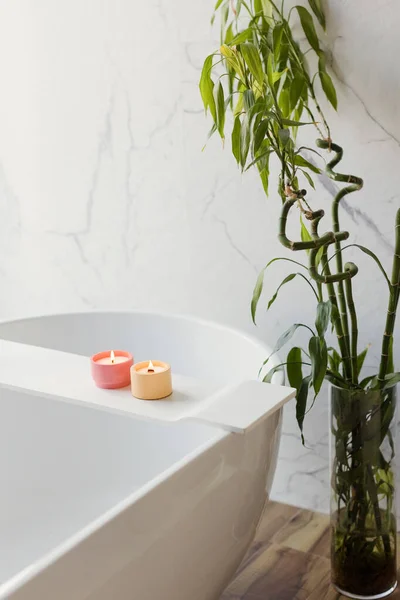 Craft Pink Orange Soy Candles Baththube Bamboo Plant White Light — Stock Photo, Image