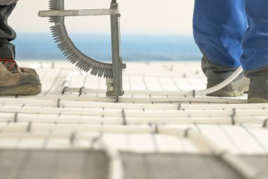 Yer ısıtması yükleniyor, enerji tasarrufu için modernizasyon yapılıyor