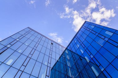 Cam ofis binası kapanıyor.