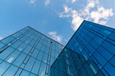 Cam ofis binası kapanıyor.