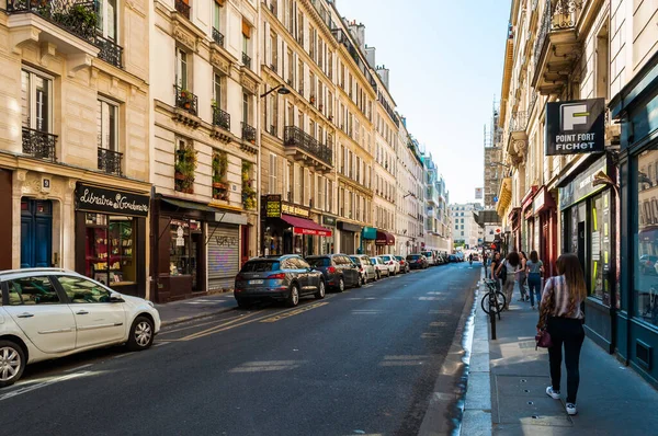 Paris France Apr 2019 Στενή Οδός Στο Παρίσι Ανάμεσα Παλιά Εικόνα Αρχείου