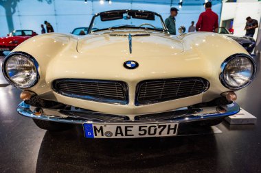Münih, Almanya - 27 Ağustos 2019 - Münih Müzesinde BMW 507
