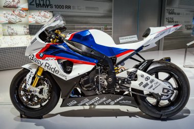 Münih, Almanya - 27 Ağustos 2019 - Münih 'teki müzede BMW' nin süper spor motosikleti