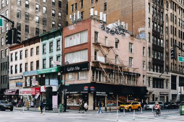 New York, ABD - 7 Mayıs 2023 - Şehir merkezi, güneşli bir günde