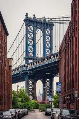 New York, ABD - 13 Mayıs 2023 - Brooklyn Caddesi 'ndeki Manhattan Köprüsü