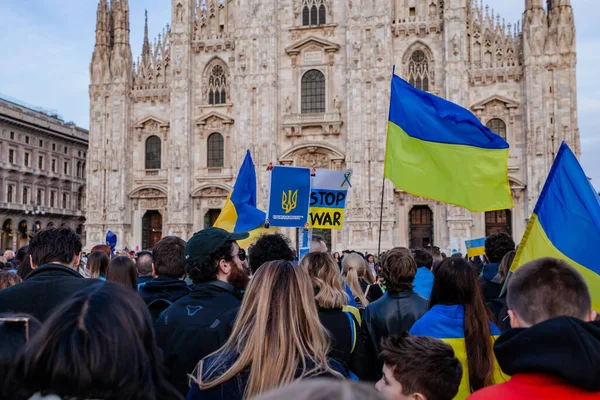 Milan Olaszország 2023 Február Egy Évvel Oroszország Ukrajna Háború Után — Stock Fotó
