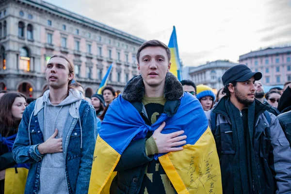 Milán Italia Febrero 2023 Año Después Guerra Entre Rusia Ucrania —  Fotos de Stock
