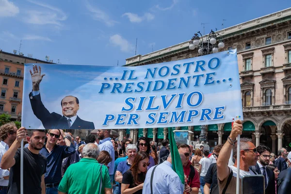 Milano Italien Juni 2023 Stor Folkmassa Statsbegravningen Förre Italienaren Silvio — Stockfoto