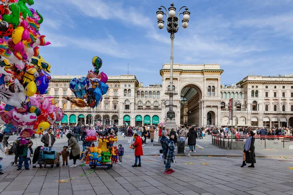 Milão Itália Fevereiro 2023 Multidão Festiva Vestida Carnaval Durante Celebração Fotografias De Stock Royalty-Free