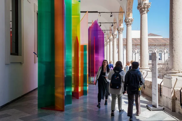 Milão Itália Abril 2023 Instalações Design Artístico Expostas Pátio Universidade Fotografias De Stock Royalty-Free