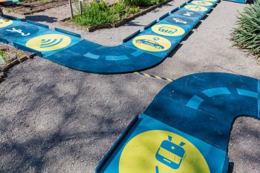 MILAN, ITALY- 04 17 2023: Eni, Fuori salonunda tasarım haftası boyunca Brera Botanik 'i dönüştüren, Konuşmayı Yürüt ile enerjiyi harekete geçiriyor..