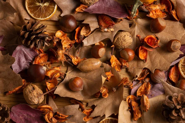 Felülnézet Szárított Gyümölcsök Tök Fahéj Őszi Levelek Asztalon Vízszintes Jogdíjmentes Stock Képek