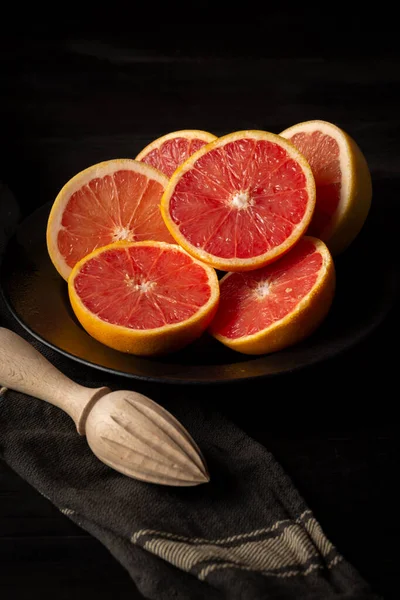 Overhead View Red Grapefruits Cut Wooden Juicer Plate Black Cloth — Stock Photo, Image
