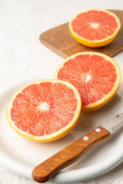 Top View Cut Red Grapefruits Plate Knife Board Selective Focus — Stock Photo, Image