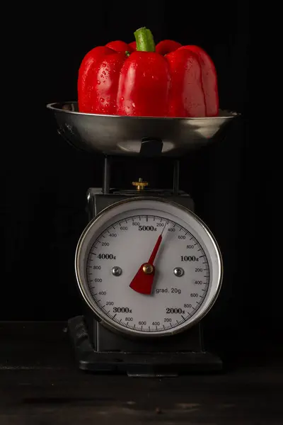 Closeup Red Bell Pepper Kitchen Weight Wooden Table Black Background — Stock Photo, Image