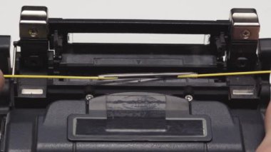 Optik fiber kaynak işi akışı, dikişlerdeki mühürlü termowell, yakın çekim.