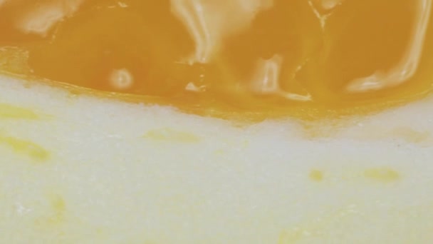 Jugosa Naranja Corte Macro Slider Shot — Vídeos de Stock