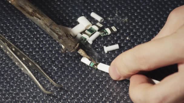 Reparación Del Cable Carga Del Teléfono Conector Carga Soldadura Primer — Vídeo de stock